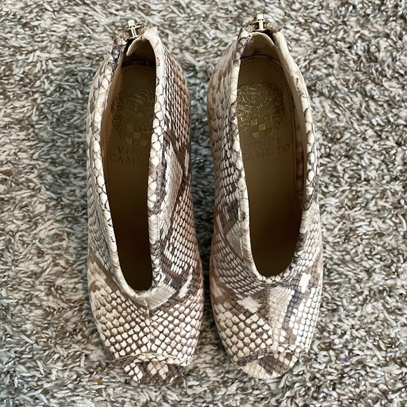 Vince Camuto, Snakeskin Peep Toe Bootie size 5.5 - Picture 6 of 11